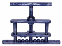 torture thumbscrews.gif