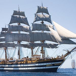Italian-tall-ship-amerigo-vespucci-max-mudie